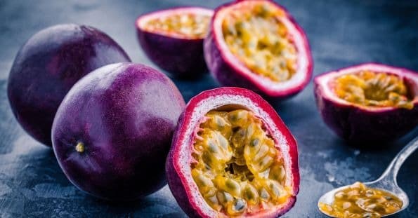 میوه های بنفش- پشن فروت بنفش (Purple Passion Fruit)