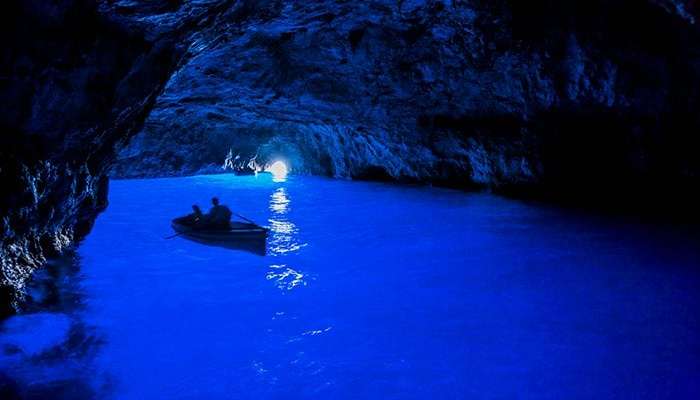 جزیره کاپری، غار آبی (Grotta Azzurra)