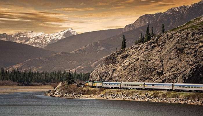 قطار کانادایی     The Canadian